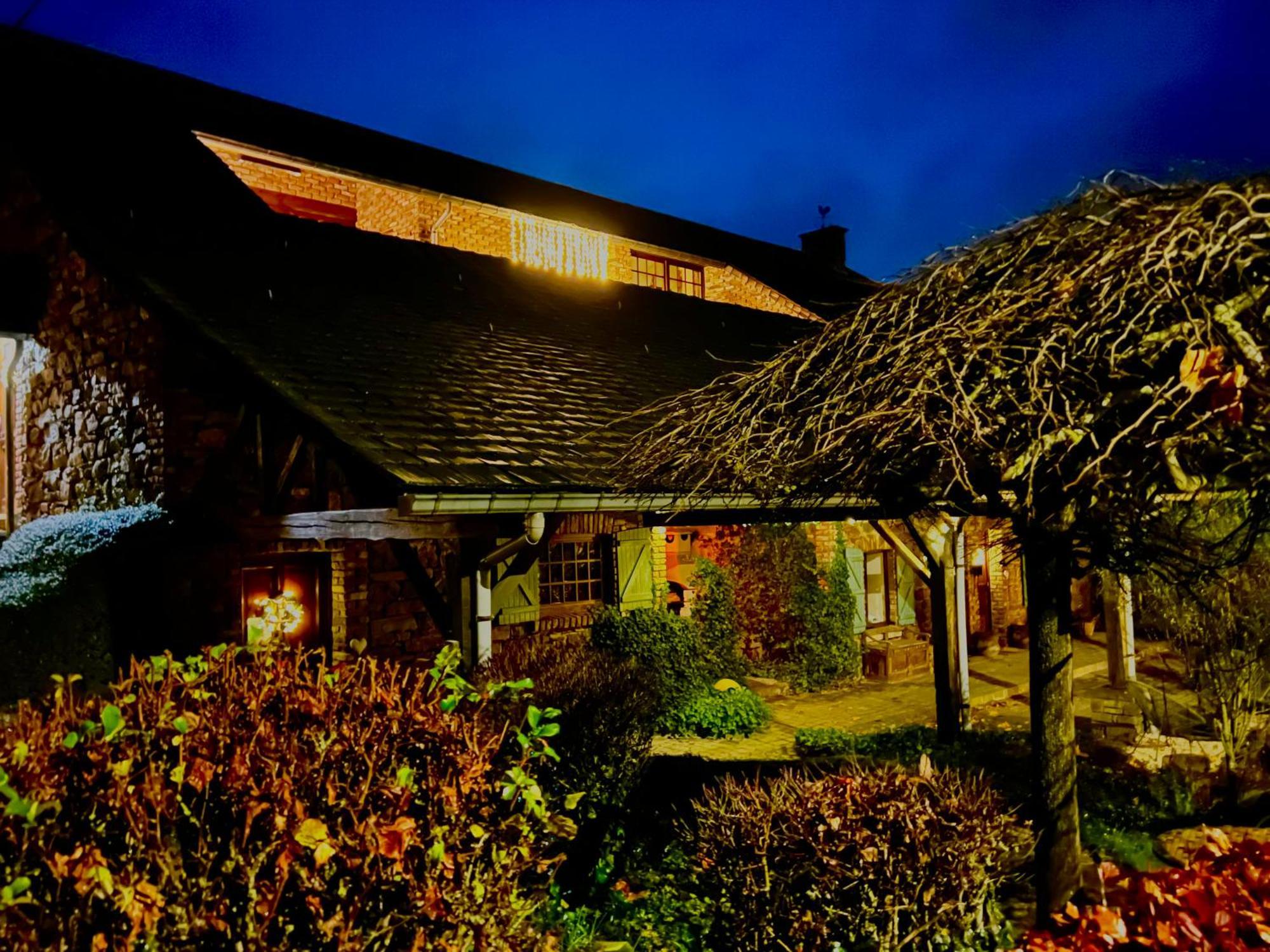 Le Teli Du Loup Dans La Taniere D'Armand Villa Stavelot Exterior photo
